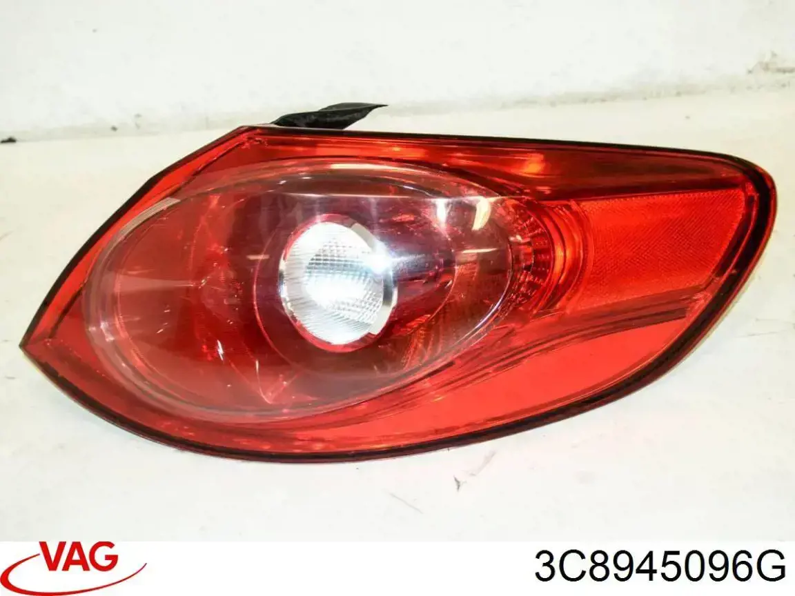Lampa zespolona tylna prawa zewnętrzna VAG 3C8945096G cena, od 128,35 USD