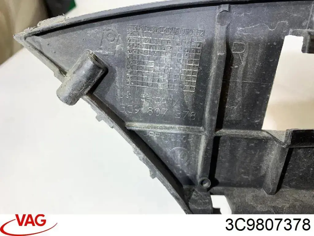 Prowadnica zderzaka tylnego prawa VAG 3C9807378 cena, od 28,91 USD