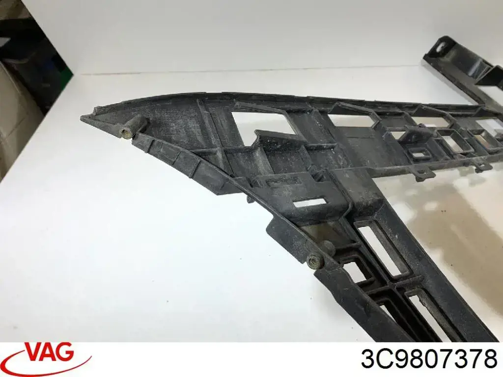 Prowadnica zderzaka tylnego prawa VAG 3C9807378 cena, od 27,65 USD