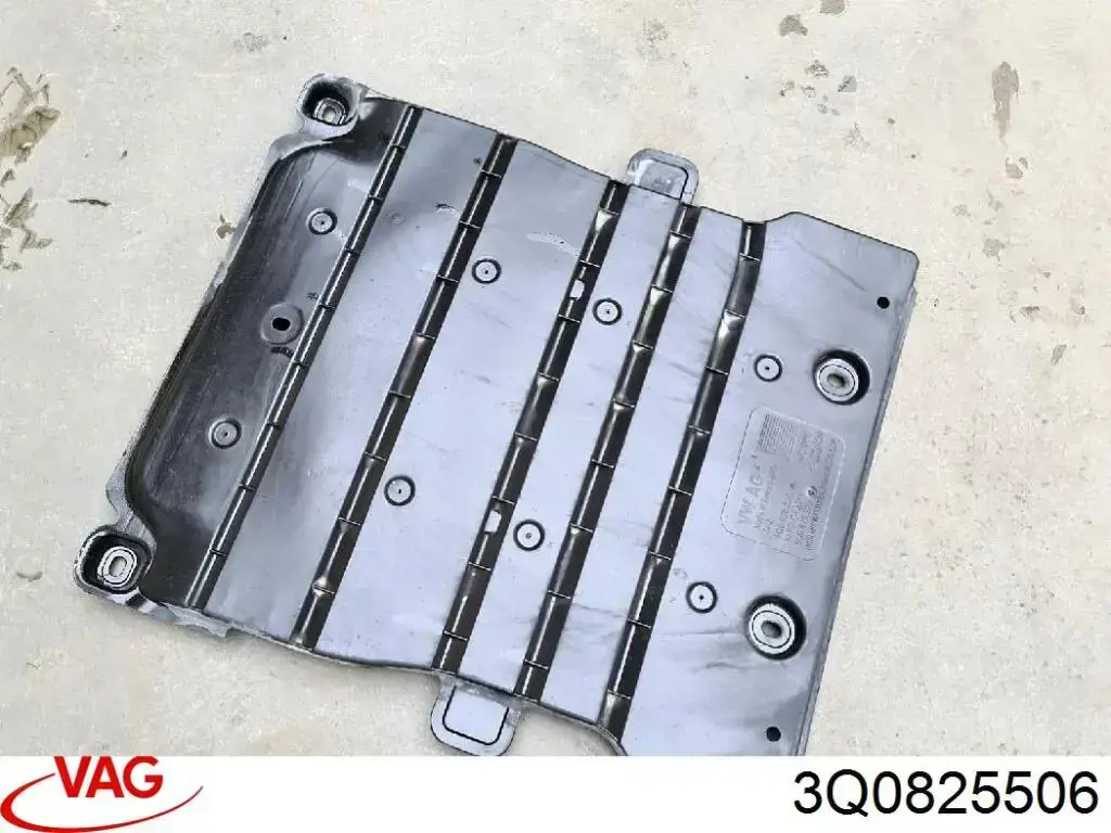 Do koszyka 3Q0825506 VAG Osłona podwozia prawa