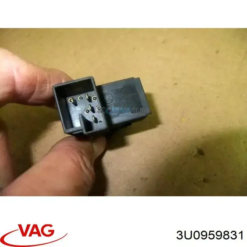 Przycisk klapy bagażnika (3/5 drzwi) w kabinie VAG 3U0959831 cena, od 12,23 USD