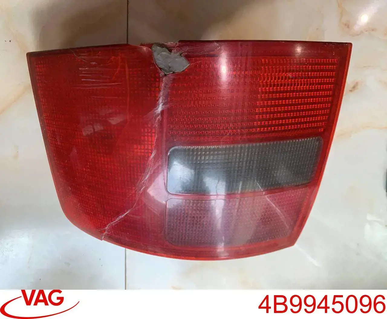 4B9945096 VAG Lampa zespolona tylna prawa