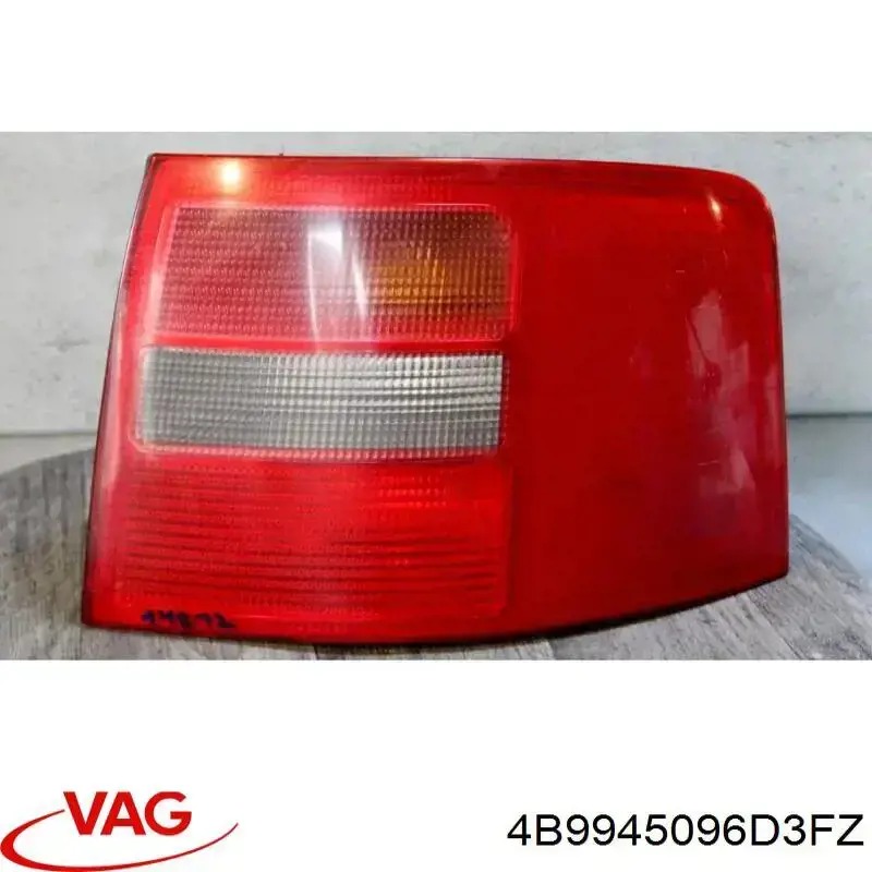Lampa zespolona tylna prawa VAG 4B9945096D3FZ cena, od 51,08 USD