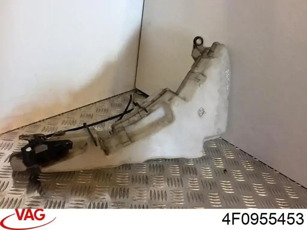 4F0955453 VAG Zbiorniczek spryskiwacza szyb