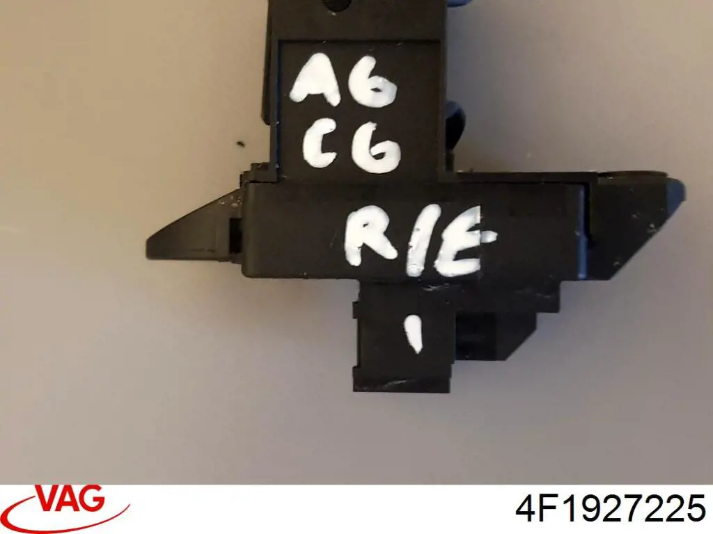 Do koszyka 4F1927225 VAG Przycisk elektromechanicznego hamulca postojowego (ręcznego)