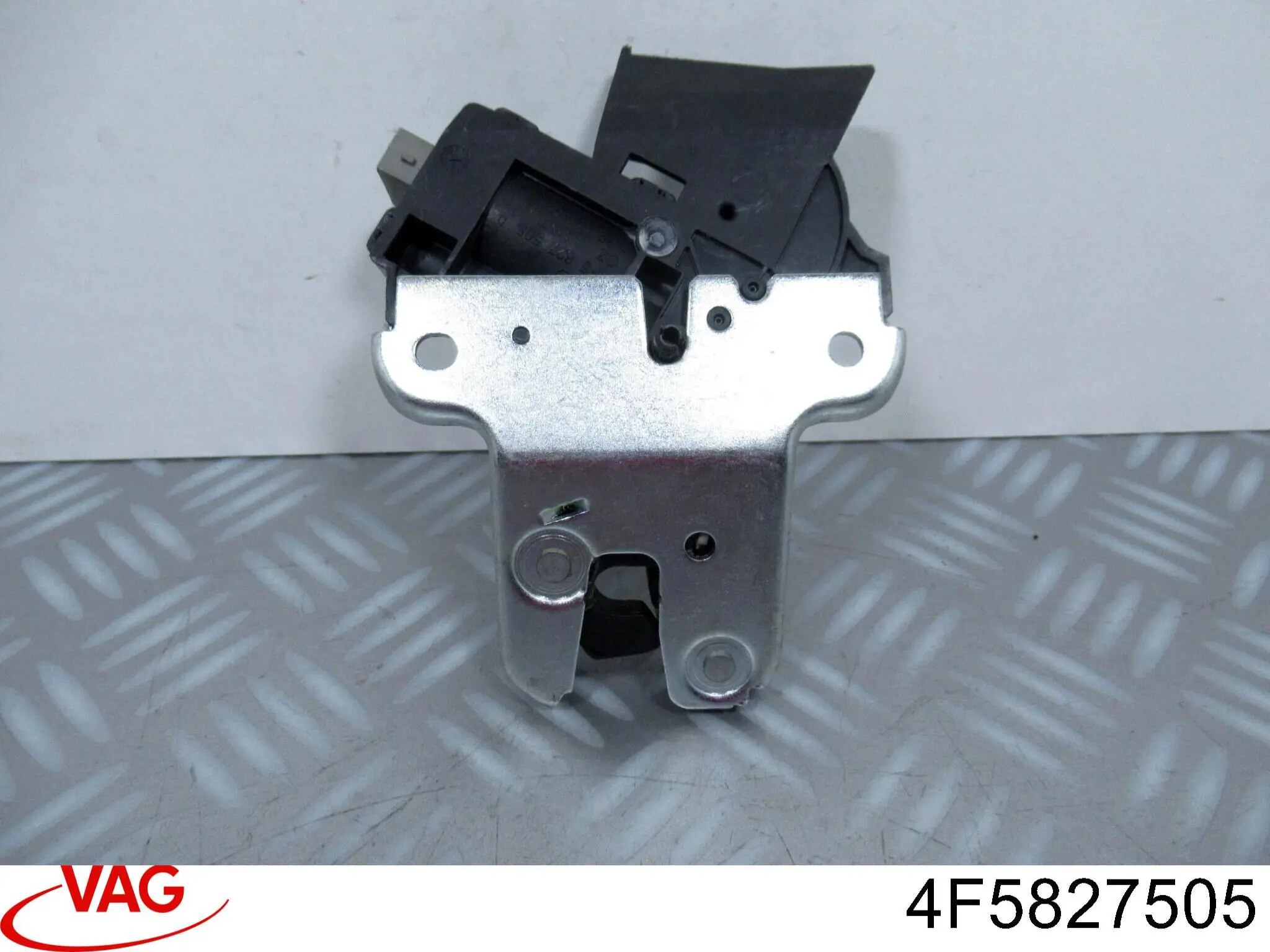 Do koszyka 4F5827505 VAG Zamek klapy bagażnika (3/5 drzwi tylnych)