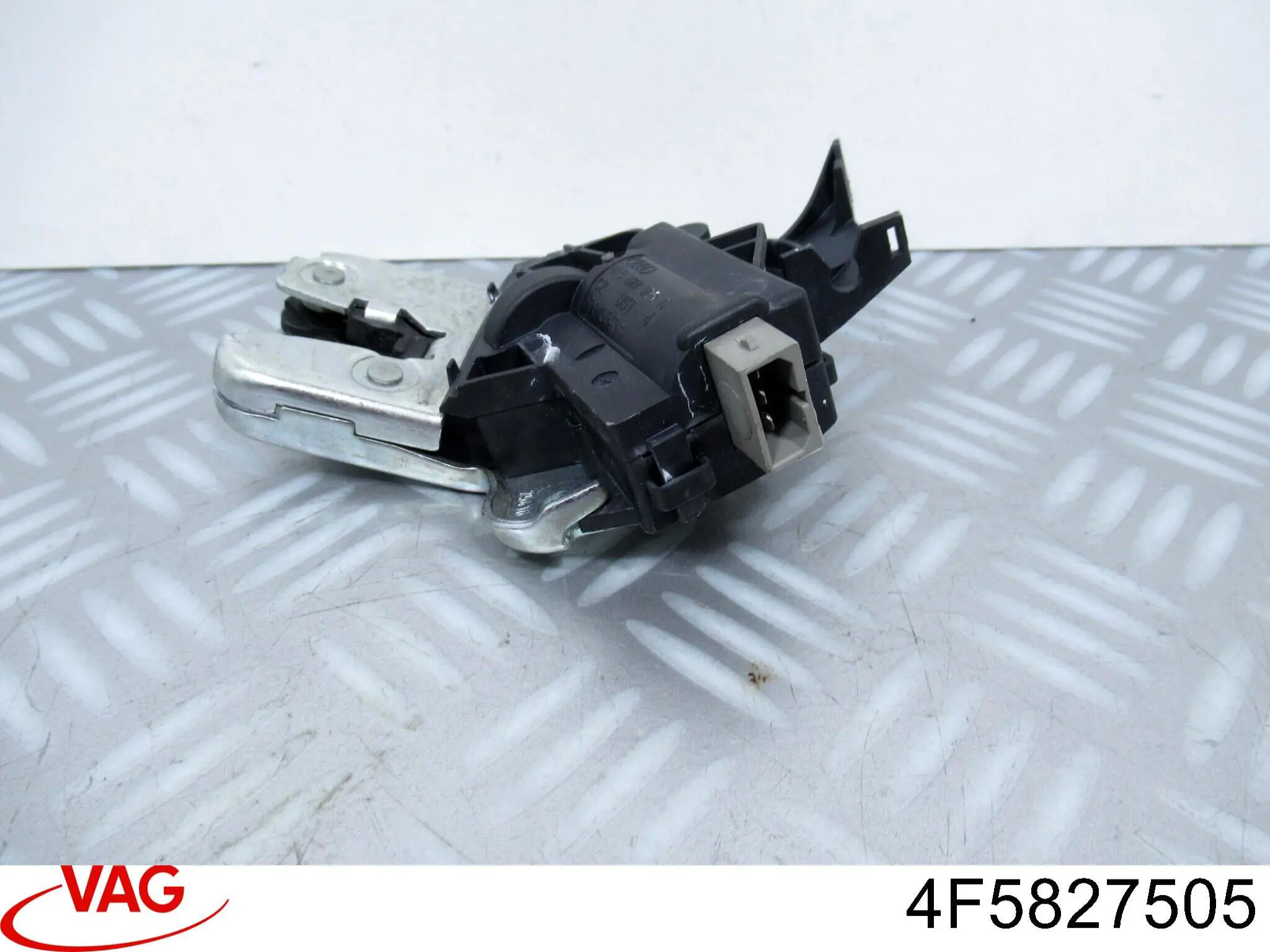 Zamek klapy bagażnika (3/5 drzwi tylnych) 4F5827505 VAG
