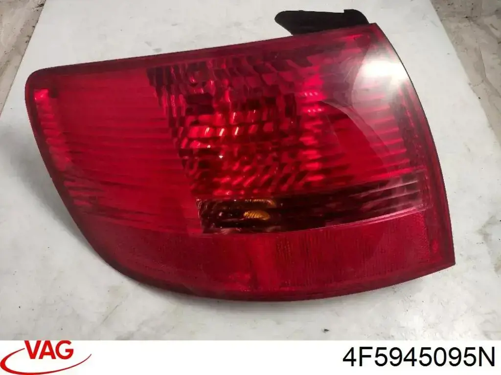 Lampa zespolona tylna lewa zewnętrzna VAG 4F5945095N cena, od 182,83 USD