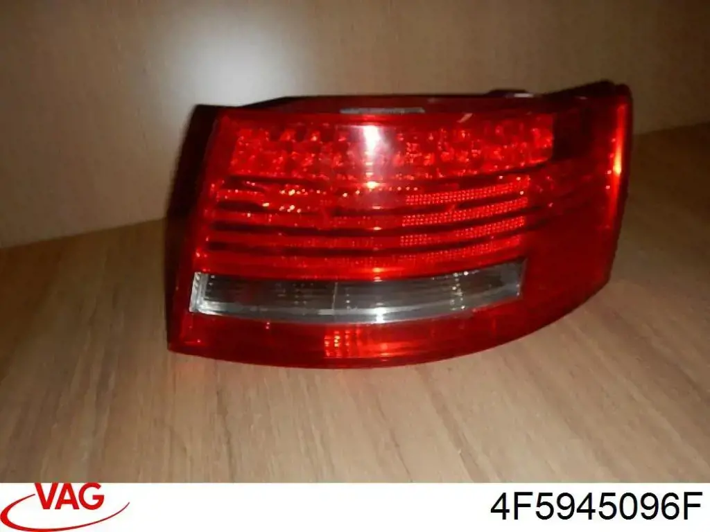 Lampa zespolona tylna prawa zewnętrzna VAG 4F5945096F cena, od 154,93 USD