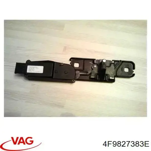 4F9827383E VAG Silniczek zamka klapy bagażnika (drzwi 3/5 tylnych)