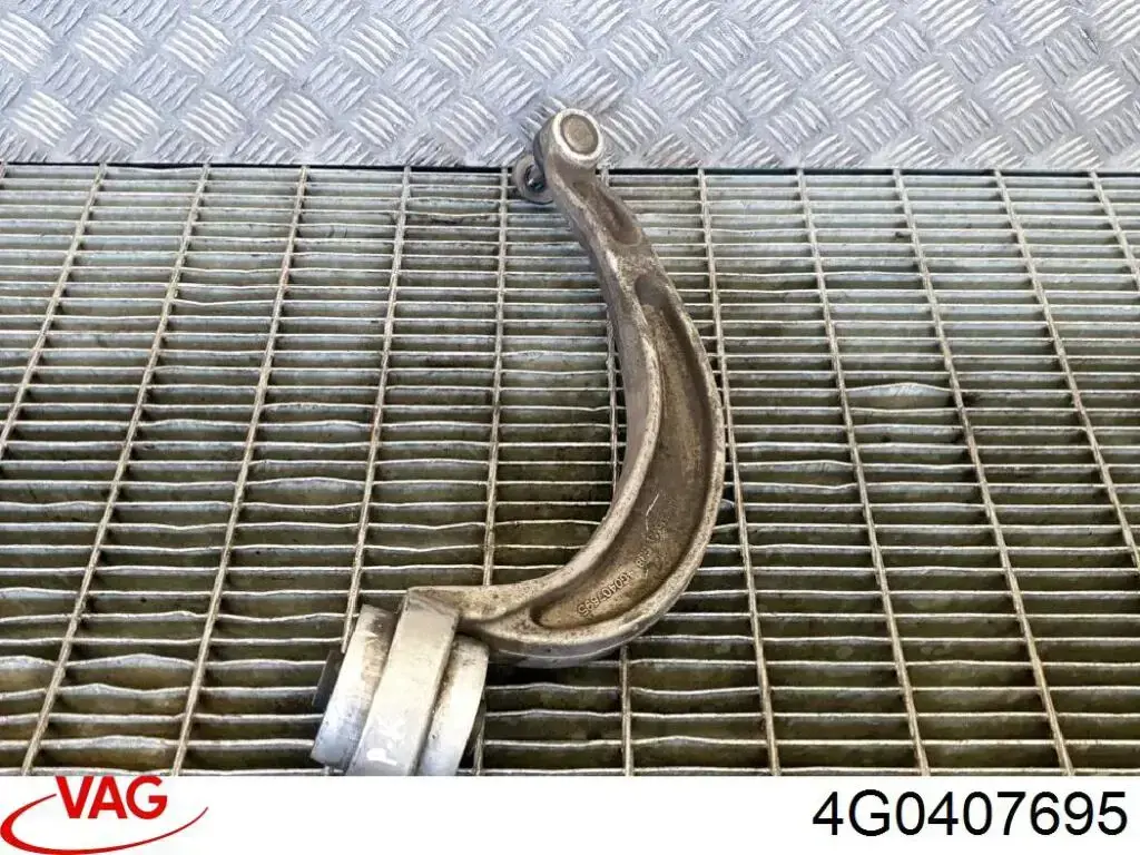 4G0407695 VAG Wahacz zawieszenia przedniego dolny lewy