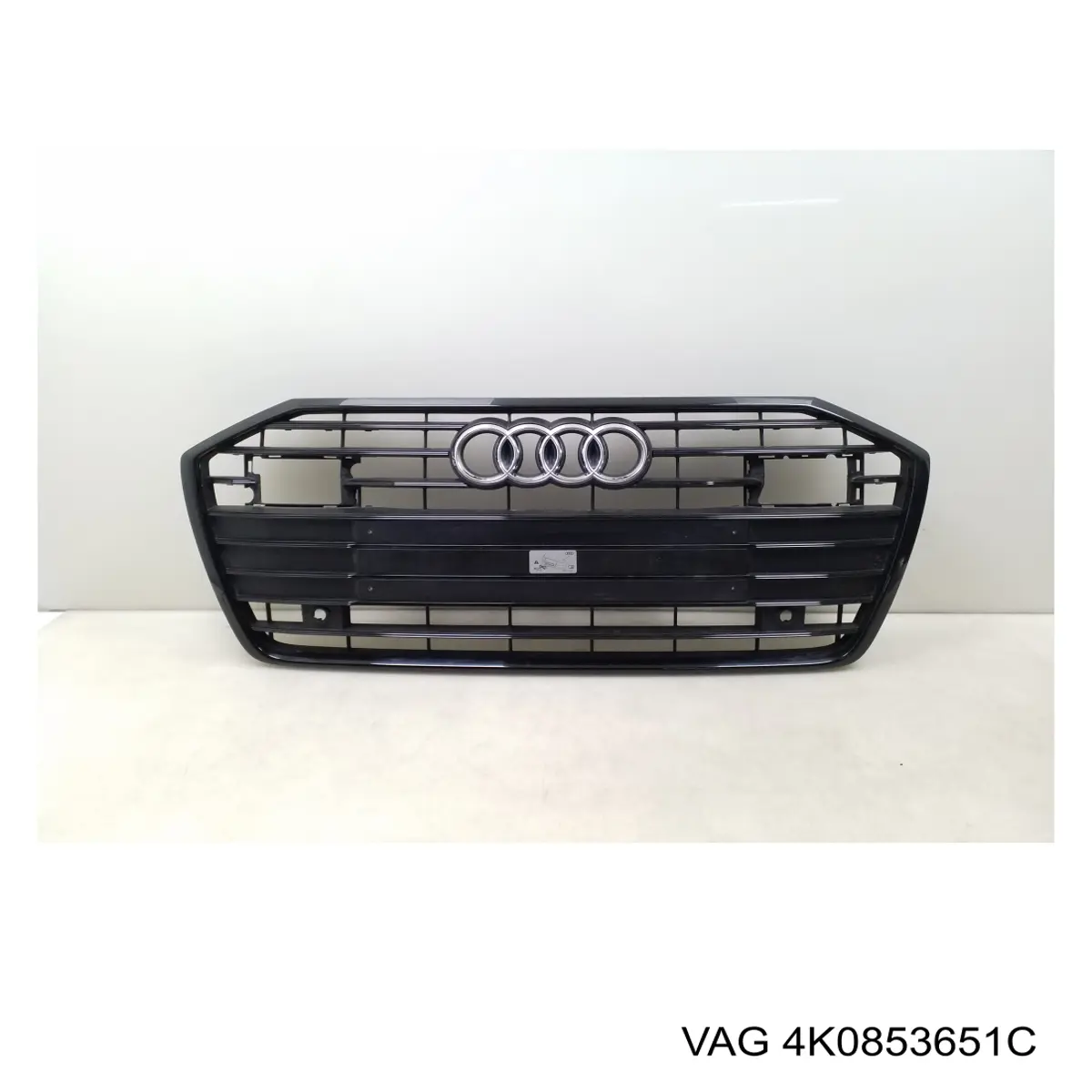 Atrapa chłodnicy VAG 4K0853651C cena, od 277,52 USD