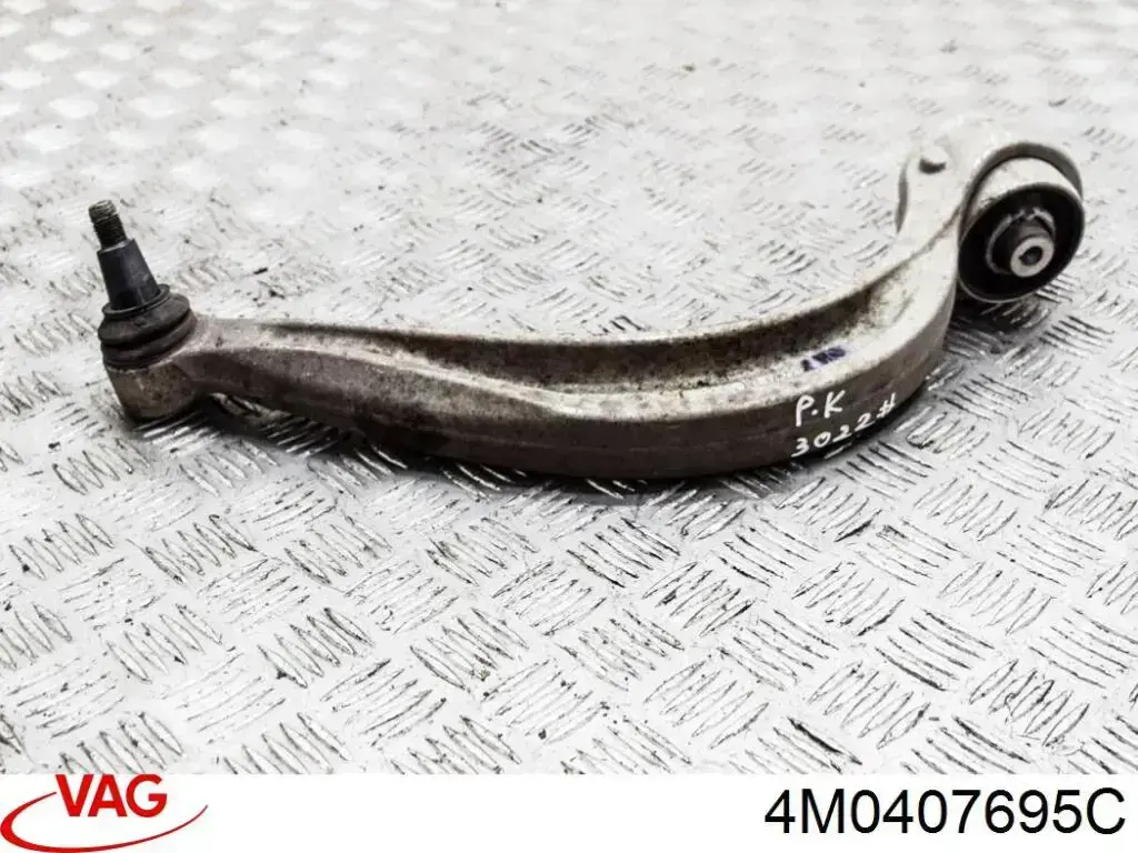 Wahacz zawieszenia przedniego dolny lewy VAG 4M0407695C cena, od 120,02 USD