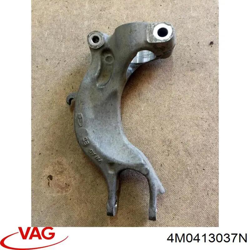  VAG 4M0413037N cena, od 103,86 USD