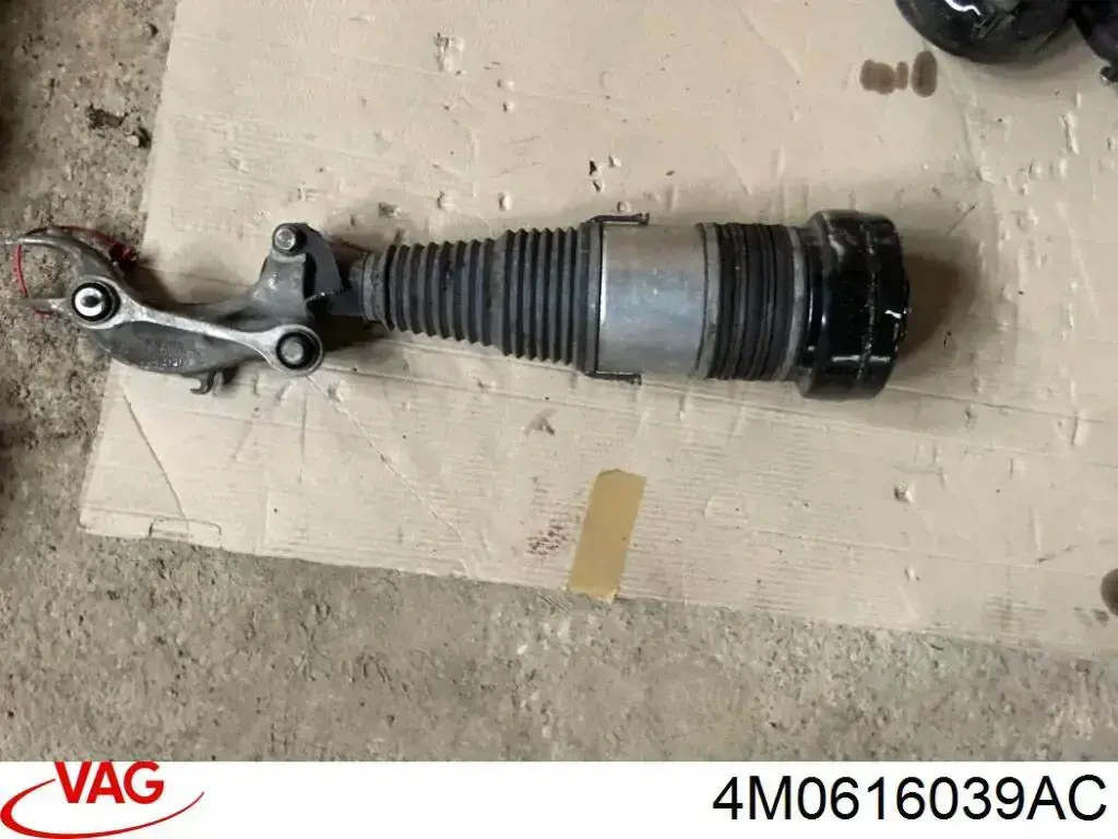 4M0616039AC VAG Amortyzator przedni