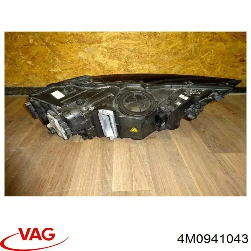 4M0941043 VAG Reflektor lewy
