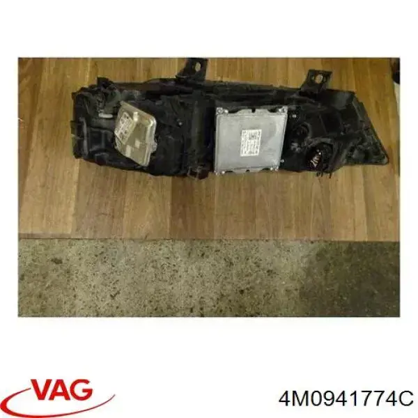 4M0941774C VAG Reflektor prawy