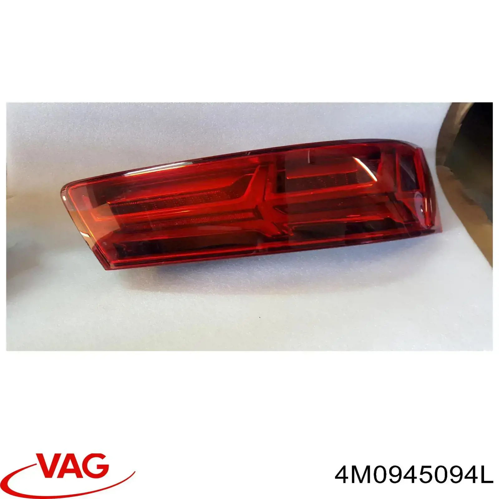 4M0945094L VAG Lampa zespolona tylna prawa