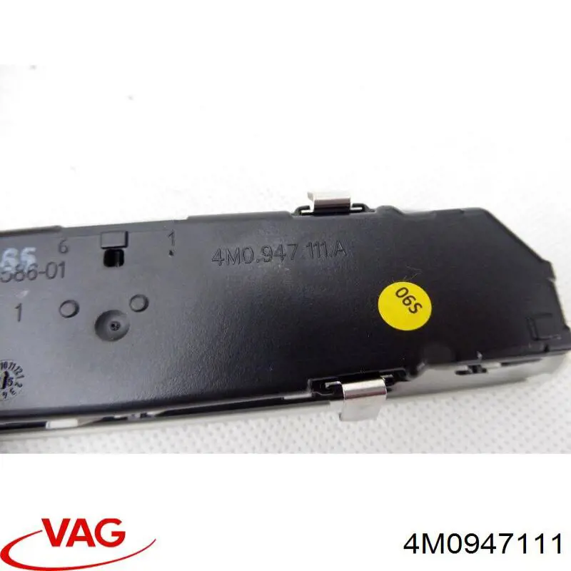 Lampka oświetlenia kabiny tylna VAG 4M0947111 cena, od 47,67 USD