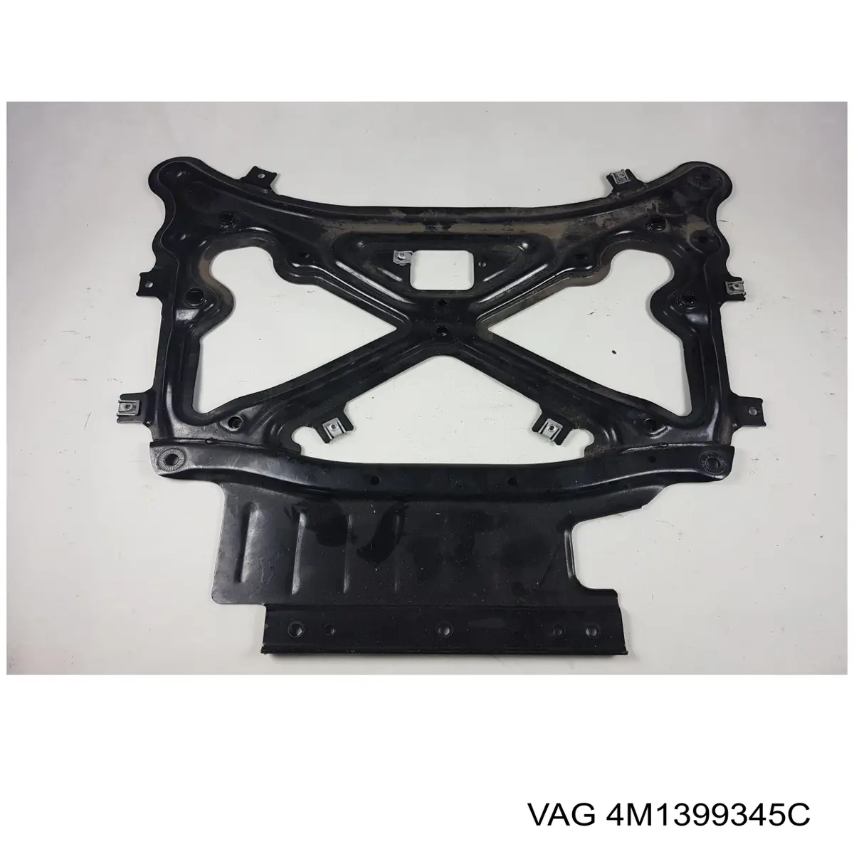 4M1399345C VAG Wzmocnienie przedniego ramienia