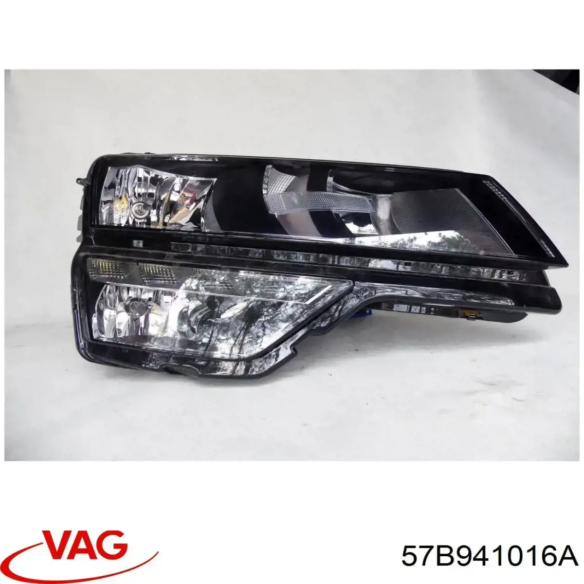 Reflektor prawy VAG 57B941016A cena, od 404,41 USD