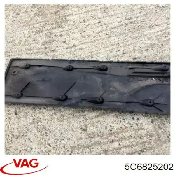 Osłona podwozia prawa VAG 5C6825202 cena, od 93,99 USD