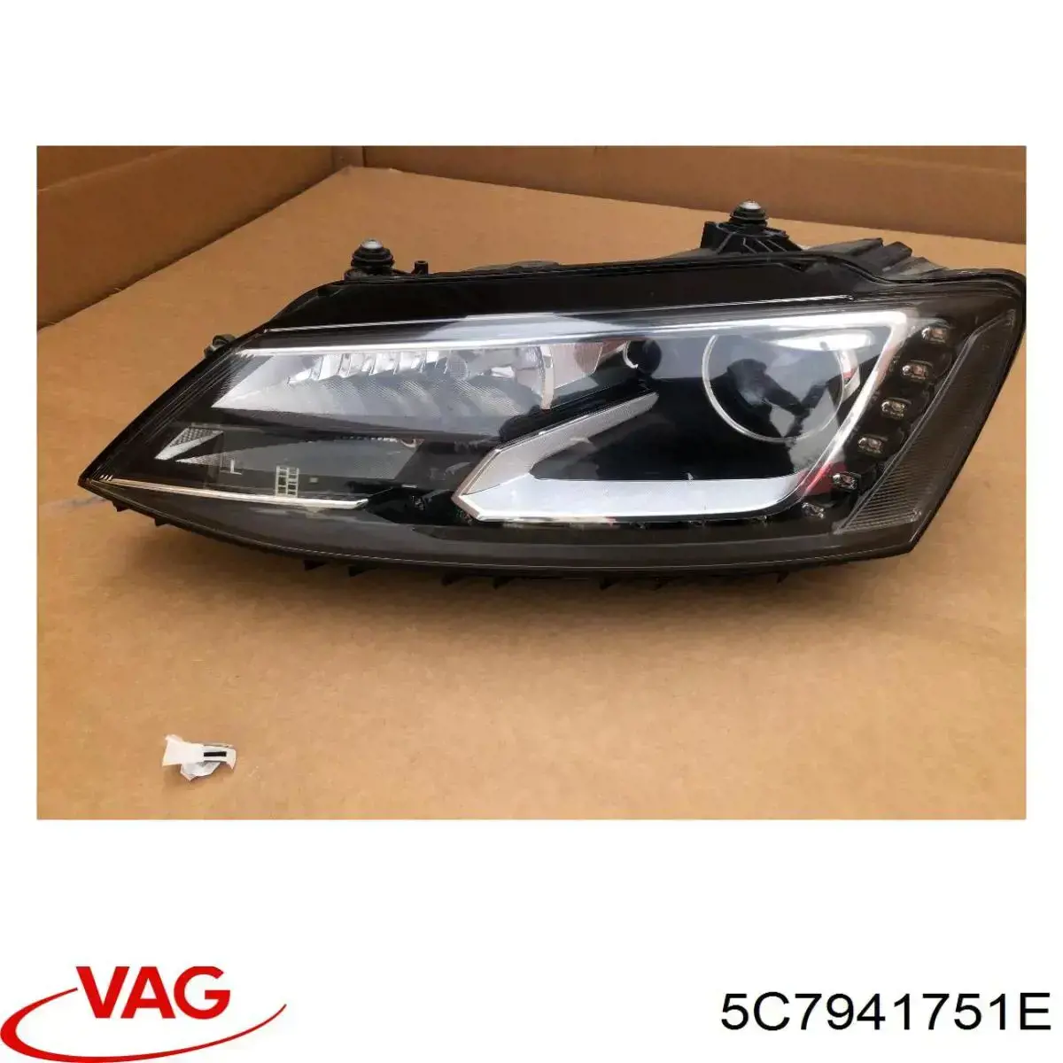 5C7941751E VAG Reflektor lewy