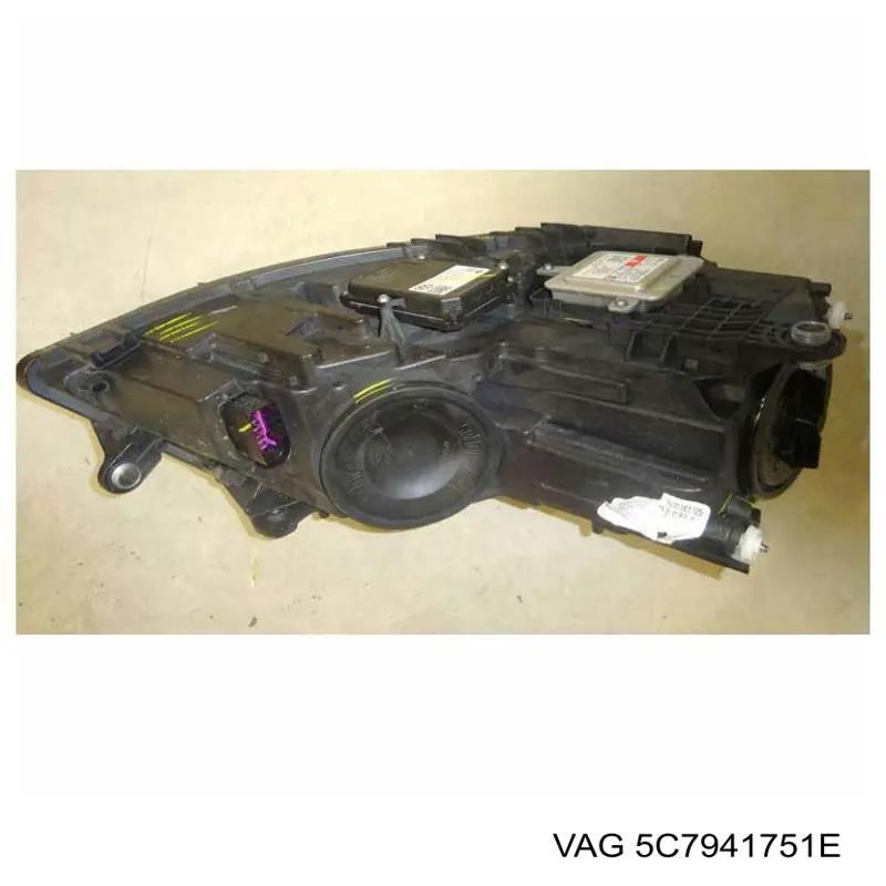 Reflektor lewy VAG 5C7941751E cena, od 417,25 USD
