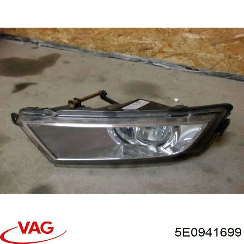 5E0941699 VAG lampa przeciwmgielna lewa