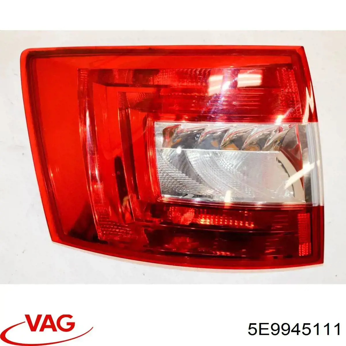 Lampa zespolona tylna lewa VAG 5E9945111 cena, od 123,02 USD