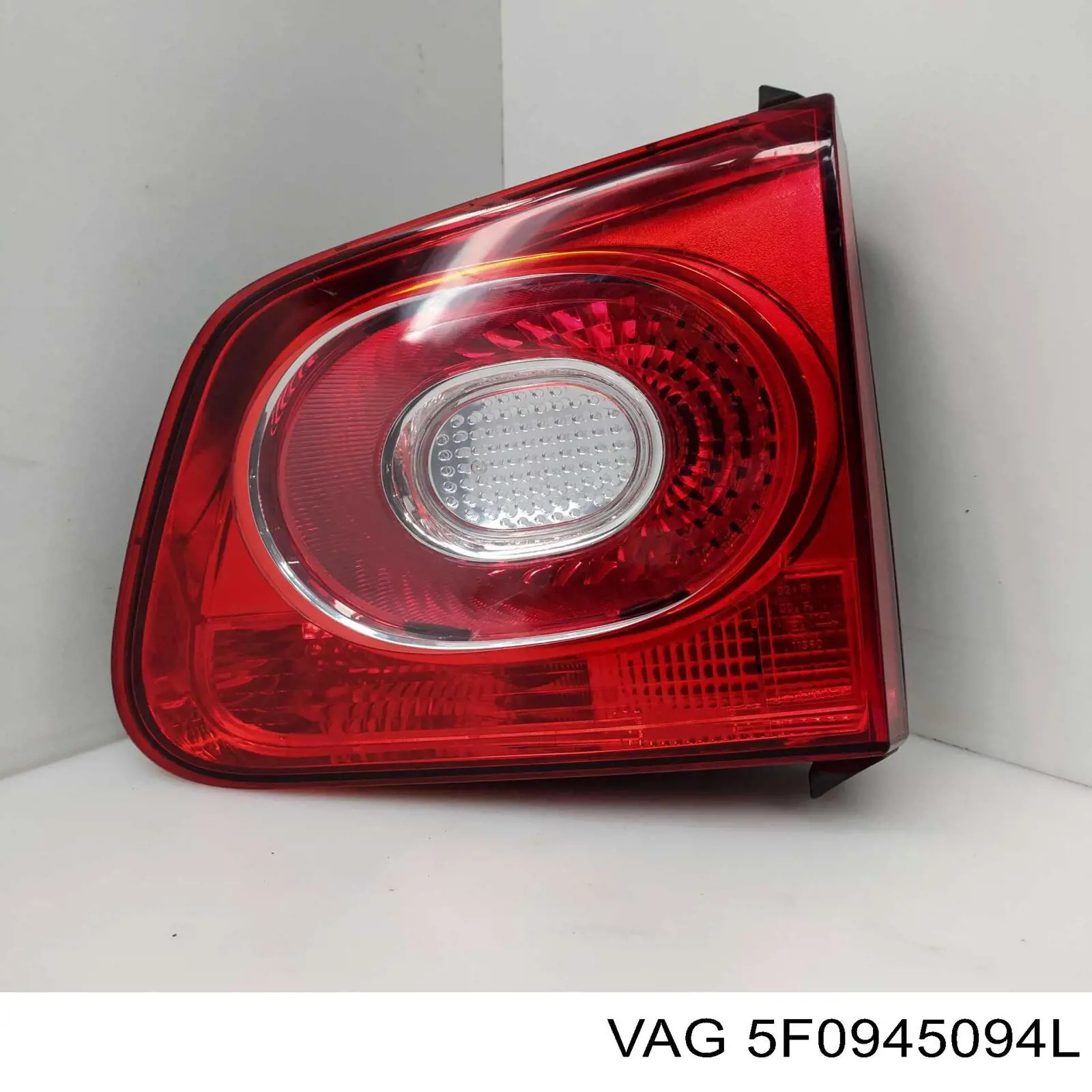 5F0945094L VAG Lampa zespolona tylna prawa wewnętrzna