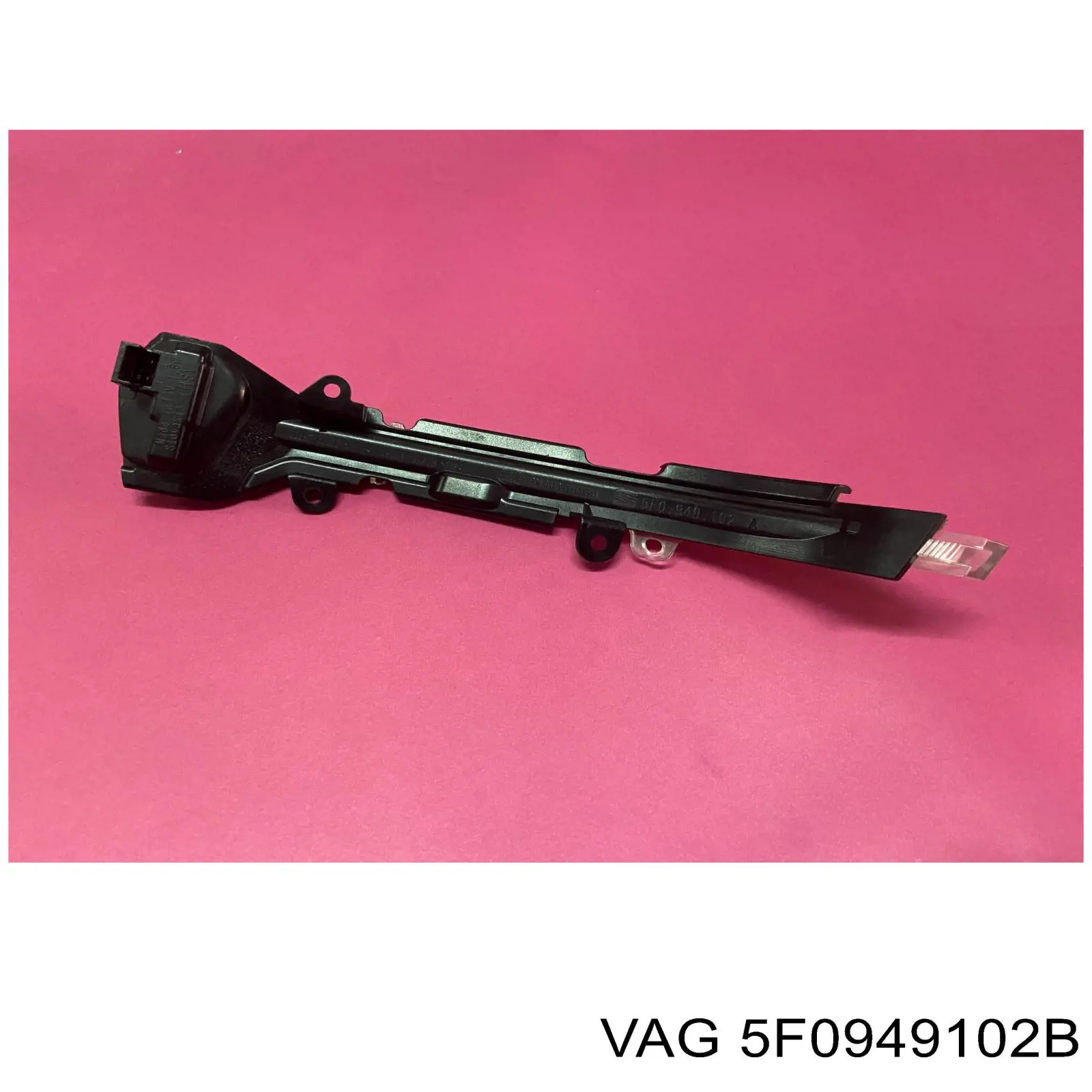 Kierunkowskaz prawy VAG 5F0949102B cena, od 31,99 USD