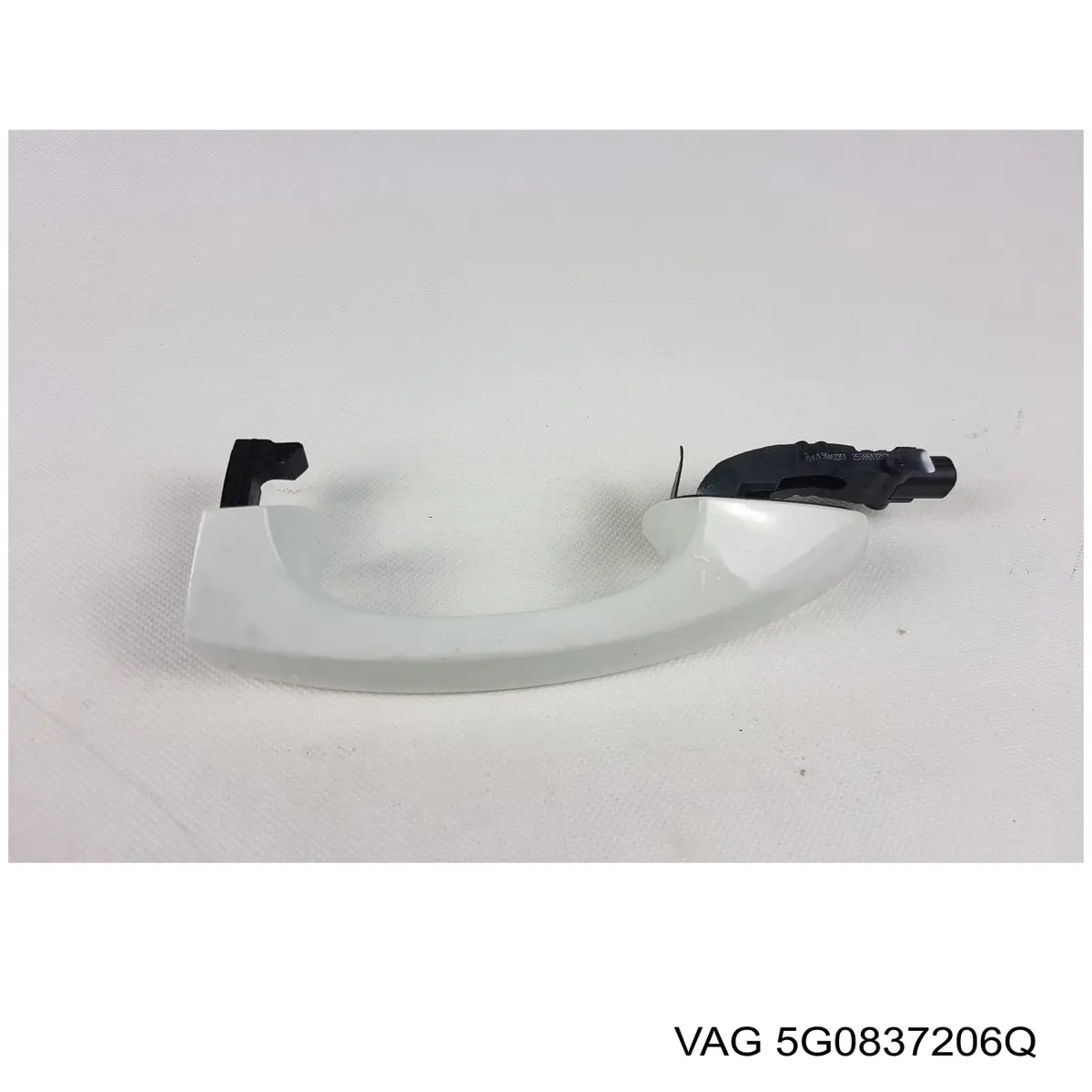 Klamka drzwi przednich zewnętrzna prawa VAG 5G0837206R cena, od 49,37 USD