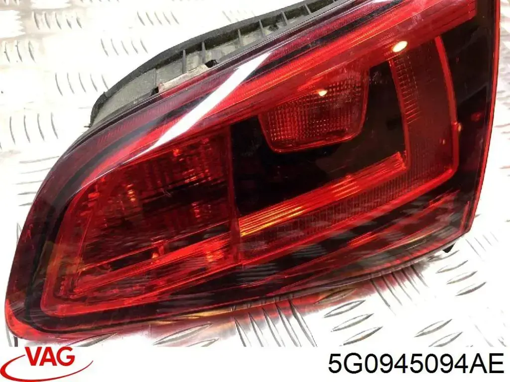 Do koszyka 5G0945094AE VAG Lampa zespolona tylna prawa wewnętrzna