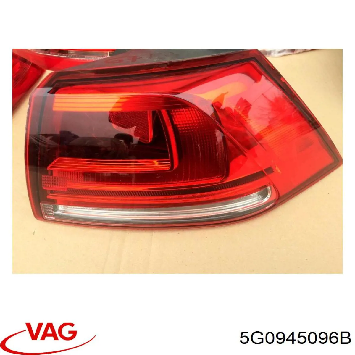 5G0945096B VAG Lampa zespolona tylna prawa zewnętrzna