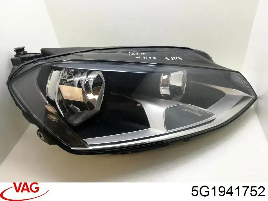 5G1941752 VAG Reflektor prawy