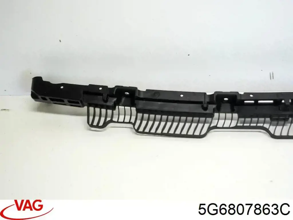 Wspornik zderzaka tylnego środkowy VAG 5G6807863C cena, od 56,18 USD