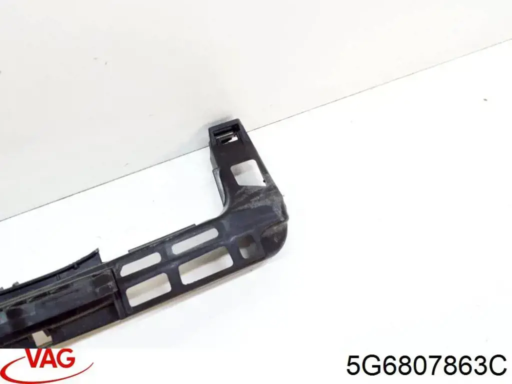 Do koszyka 5G6807863C VAG Wspornik zderzaka tylnego środkowy