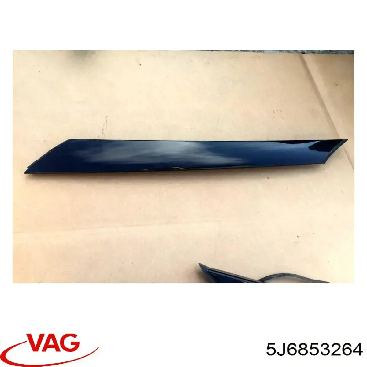 5J6853264 VAG Nakładka słupka nadwozia zewnętrzna przednia prawa