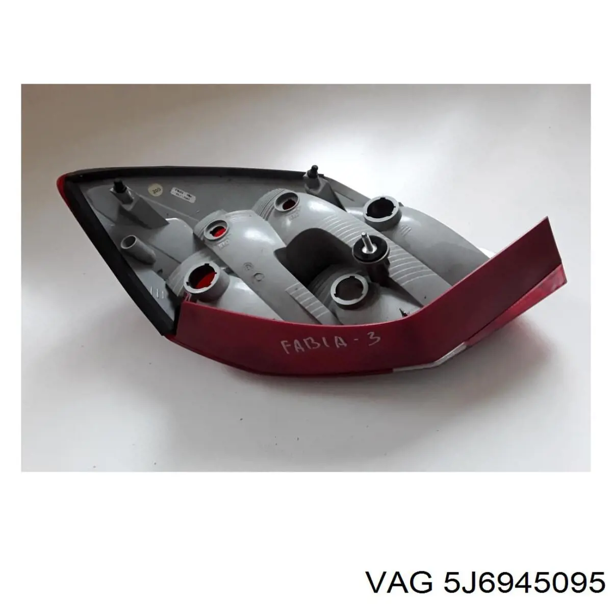 Lampa zespolona tylna lewa VAG 5J6945095 cena, od 83,43 USD