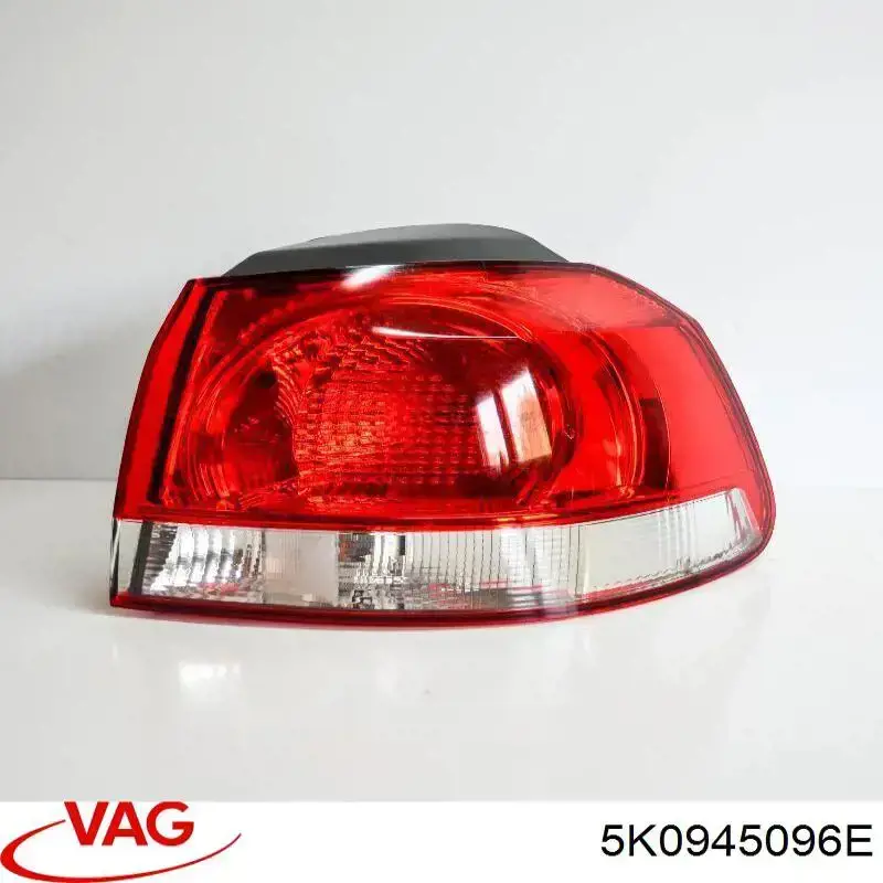 Lampa zespolona tylna prawa zewnętrzna VAG 5K0945096E cena, od 95,00 USD