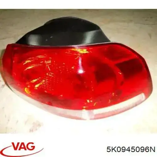 Lampa zespolona tylna prawa zewnętrzna VAG 5K0945096N cena, od 76,77 USD