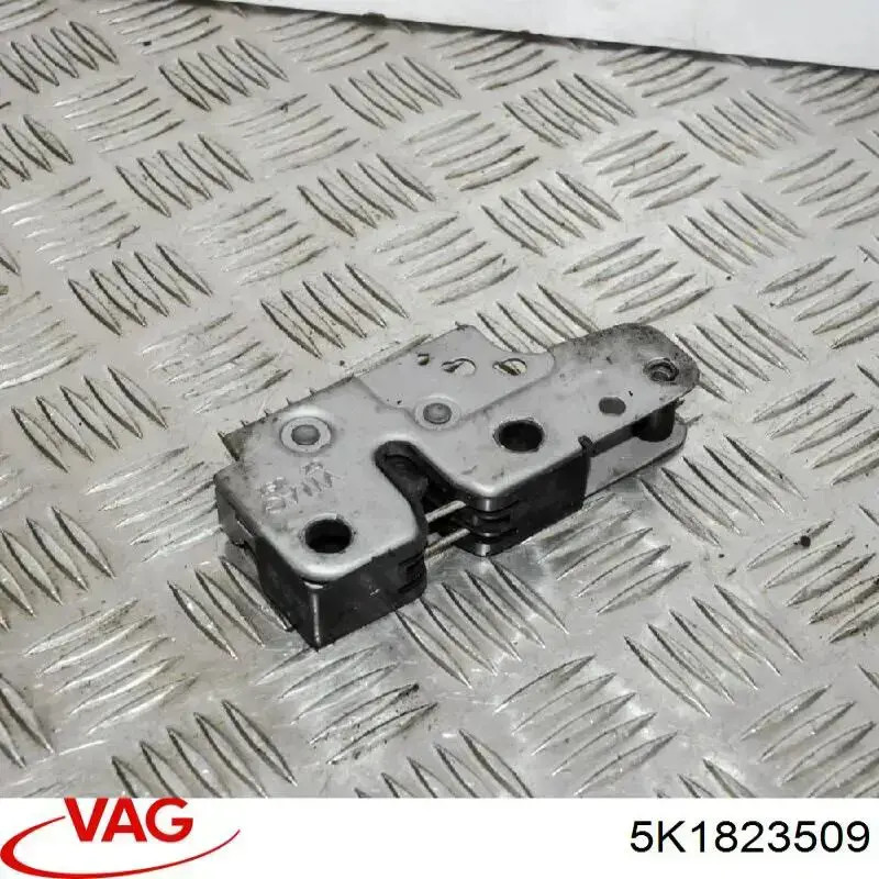 Do koszyka 5K1823509 VAG Zamek maski