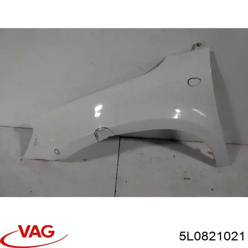 5L0821021 VAG Błotnik przedni lewy
