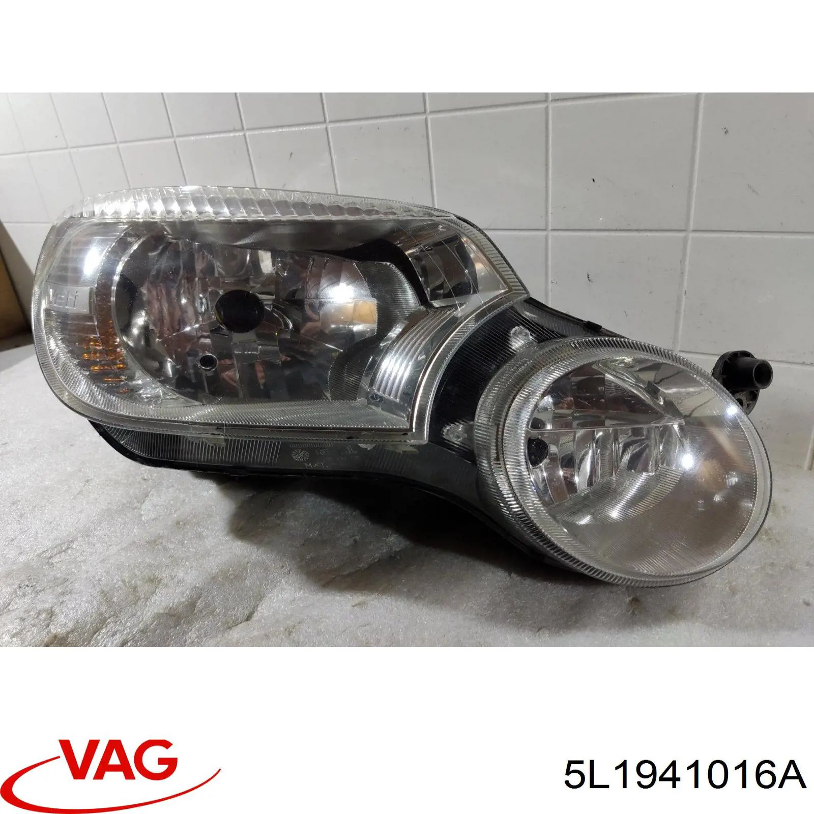 Reflektor prawy VAG 5L1941016A cena, od 162,38 USD