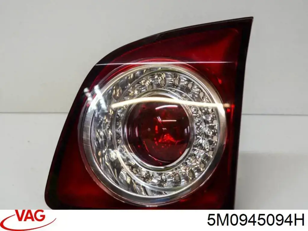Lampa zespolona tylna prawa wewnętrzna VAG 5M0945094H cena, od 66,40 USD