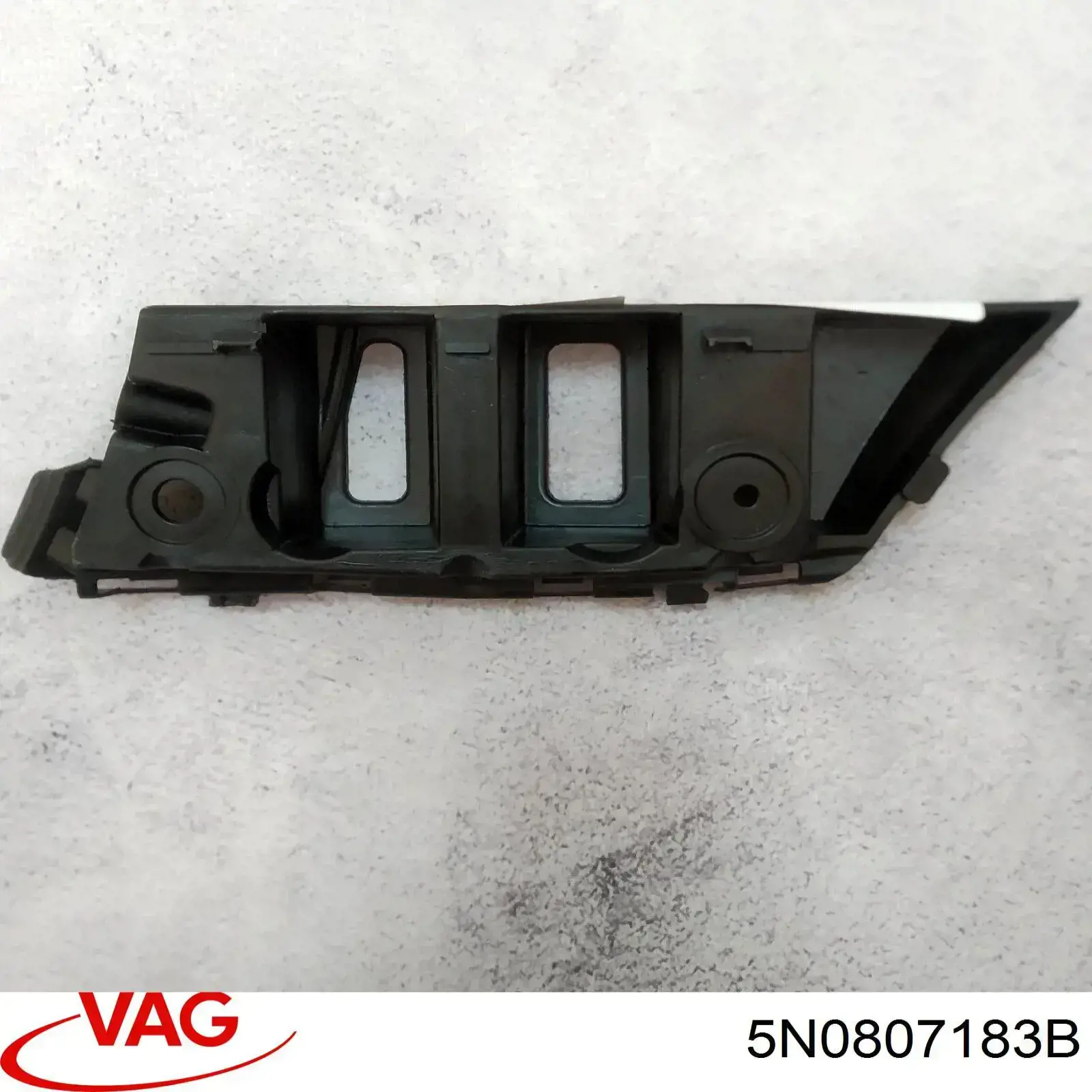Prowadnica zderzaka przedniego lewa VAG 5N0807183B cena, od 8,88 USD