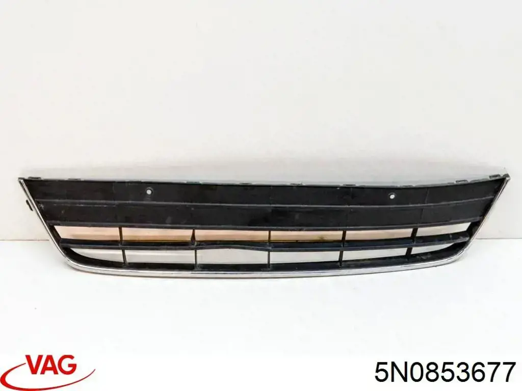 Kratka zderzaka przedniego środkowa VAG 5N0853677 cena, od 76,12 USD