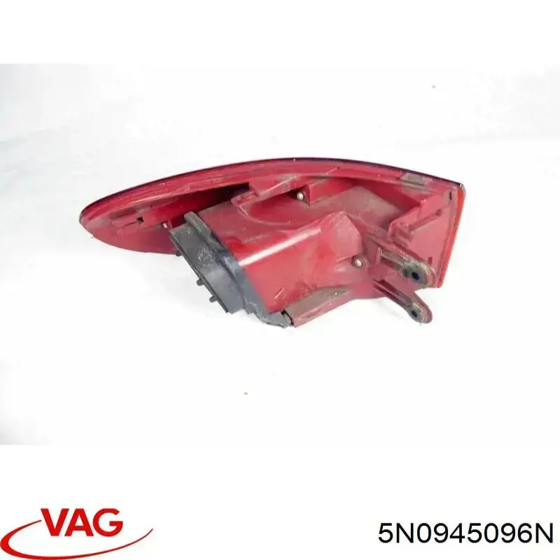 Lampa zespolona tylna prawa zewnętrzna VAG 5N0945096N cena, od 102,41 USD