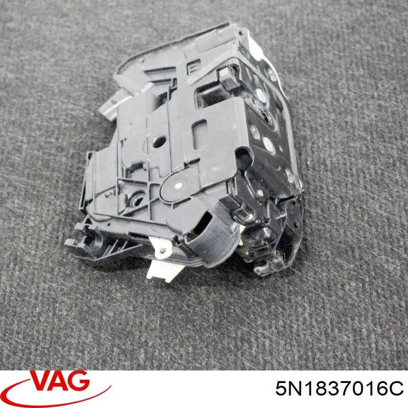 Zamek drzwi przednich prawych VAG 5N1837016C cena, od 39,16 USD